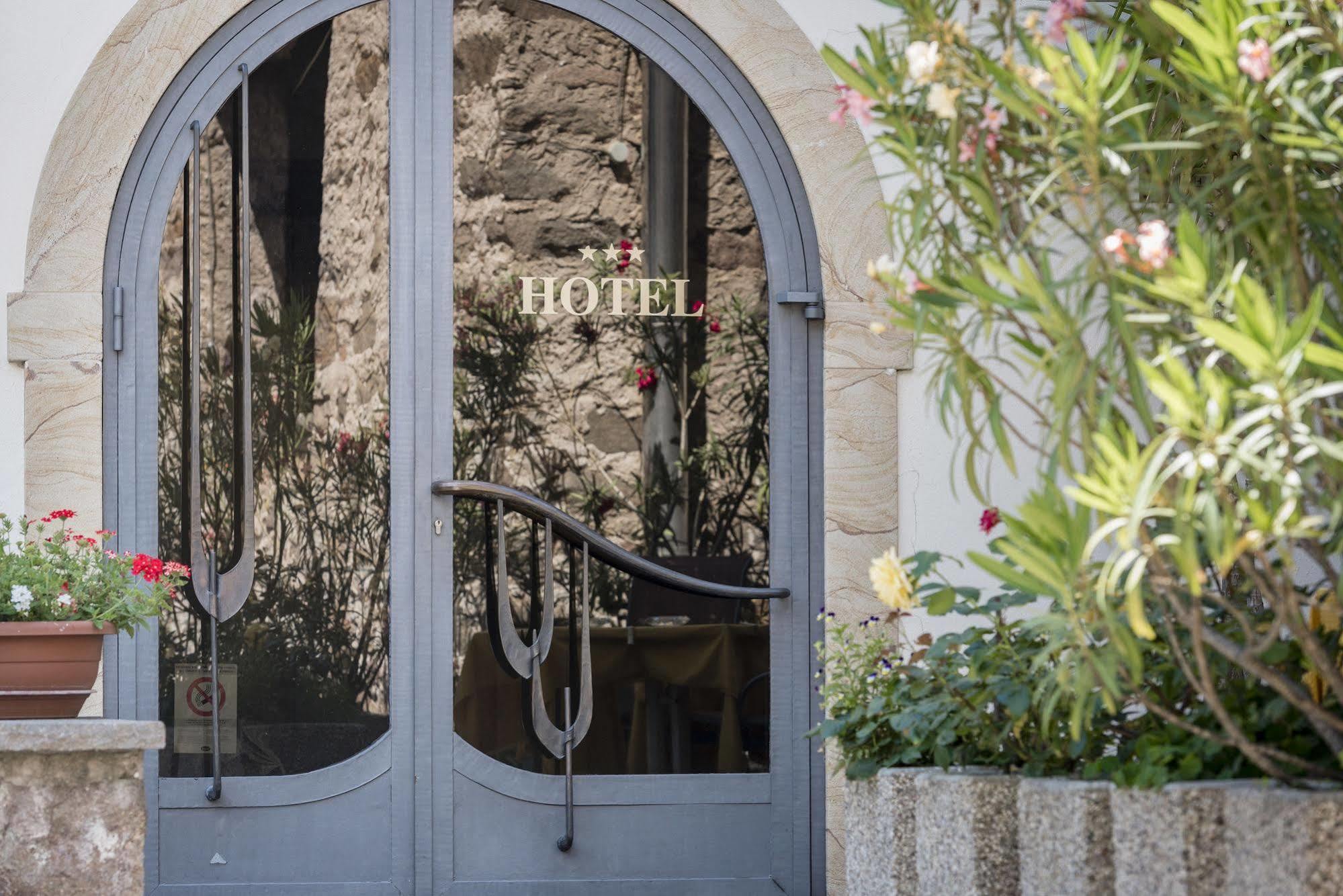 Hotel Tyrol Ora / Auer Exterior photo